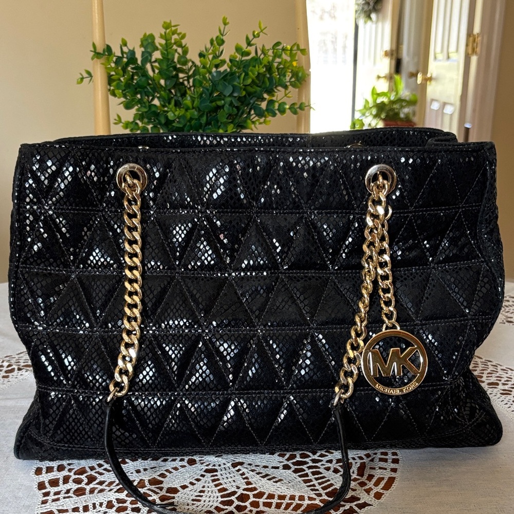 Michael Kors Susannah Black Quilted Gold Chain Shoulder Bag